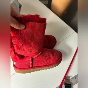 UGG Bailey Bow II Red Ribbon Suede Fur Short Boots  Kid Girl 11