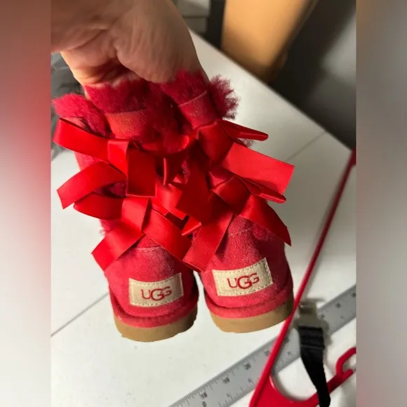 UGG Bailey Bow II Red Ribbon Suede Fur Short Boots  Kid Girl 11