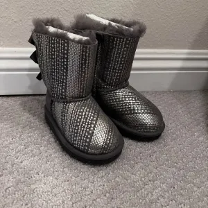 Ugg Bailey Bow II Toddler Fur-Lined Boots Size 7