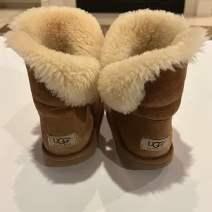 UGG Bailey Button Brown Short Sheepskin Boots