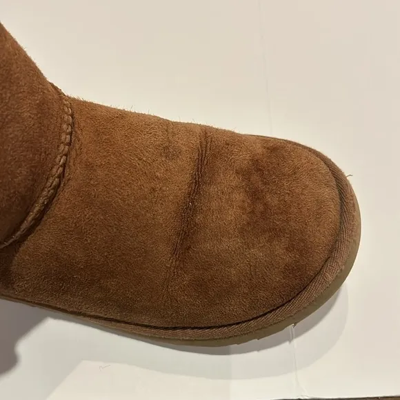 UGG Bailey Button Brown Short Sheepskin Boots