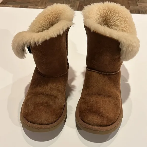 UGG Bailey Button Brown Short Sheepskin Boots
