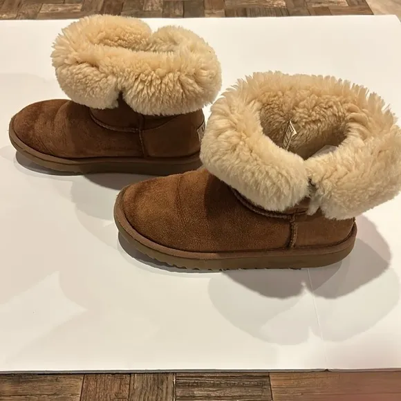 UGG Bailey Button Brown Short Sheepskin Boots