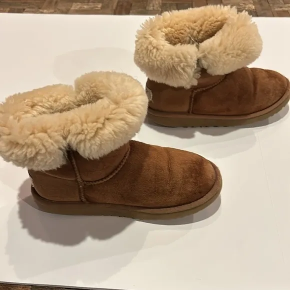 UGG Bailey Button Brown Short Sheepskin Boots