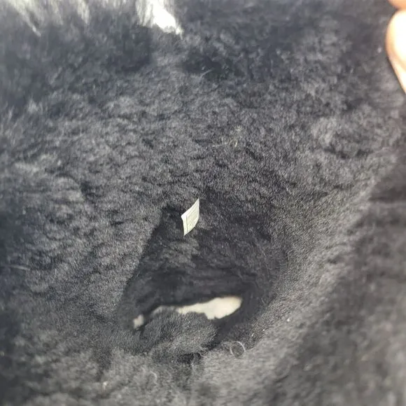 UGG Bailey Button Triplet II Black Suede Fur Boots Womens Size 8 Worn Once 99 %