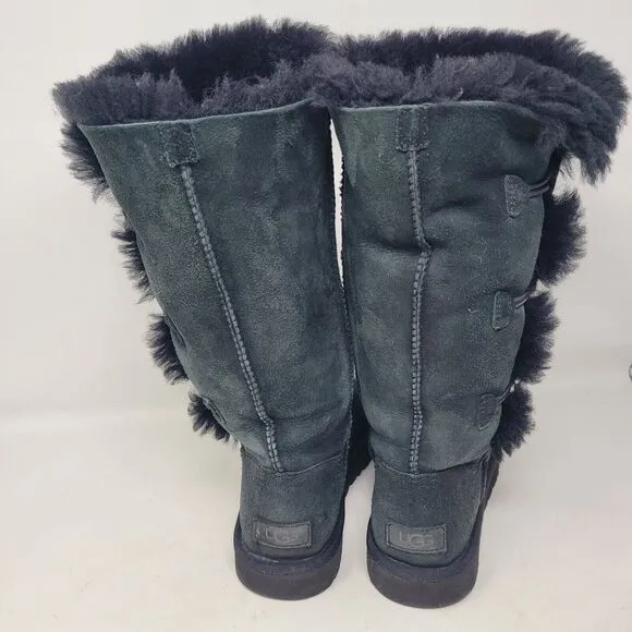 UGG Bailey Button Triplet II Black Suede Fur Boots Womens Size 8 Worn Once 99 %