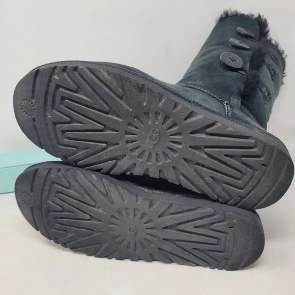 UGG Bailey Button Triplet II Black Suede Fur Boots Womens Size 8 Worn Once 99 %