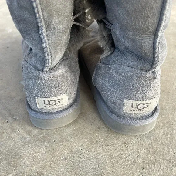 UGG Bailey Button Triplet II Gray Shearling boot