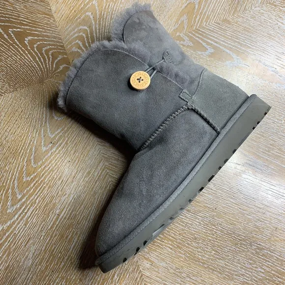 UGG Bailey Grey One Button Short Boots 6