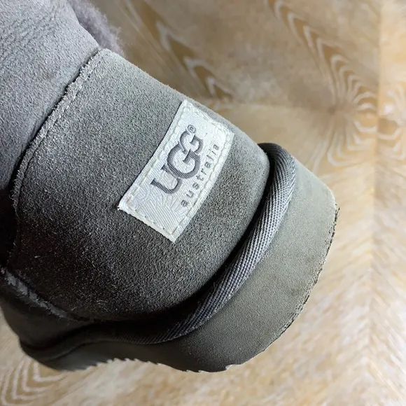 UGG Bailey Grey One Button Short Boots 6
