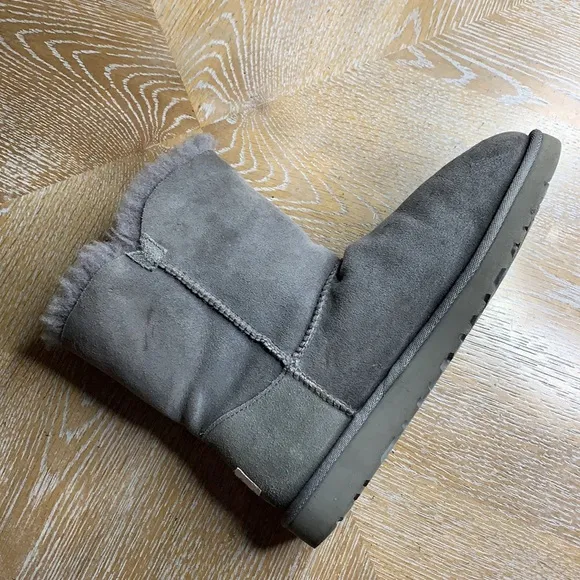 UGG Bailey Grey One Button Short Boots 6