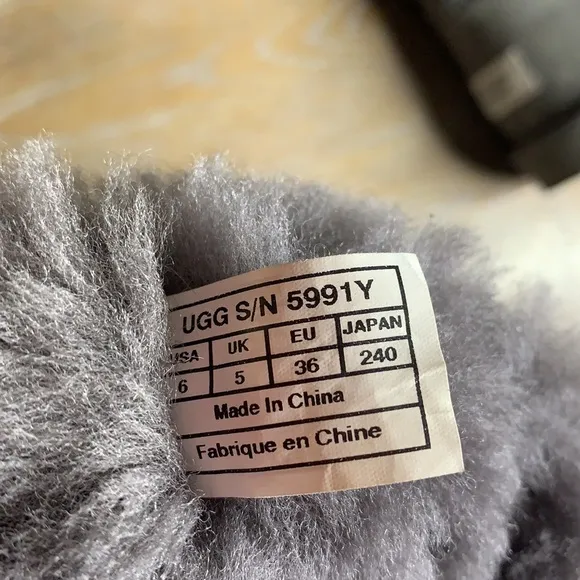 UGG Bailey Grey One Button Short Boots 6