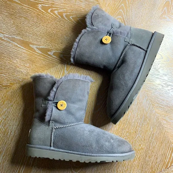 UGG Bailey Grey One Button Short Boots 6