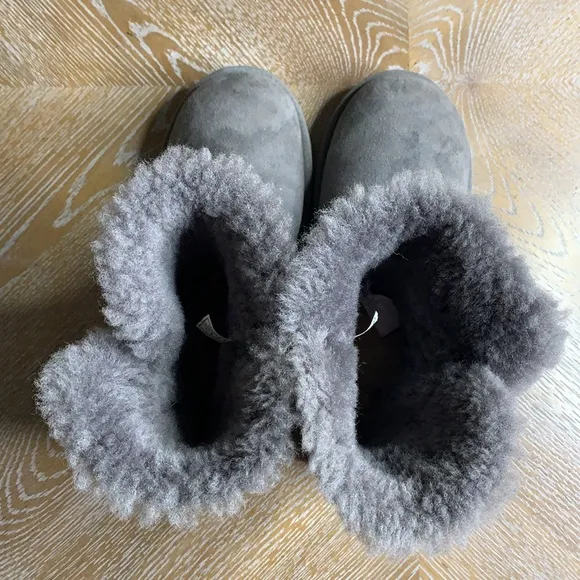 UGG Bailey Grey One Button Short Boots 6