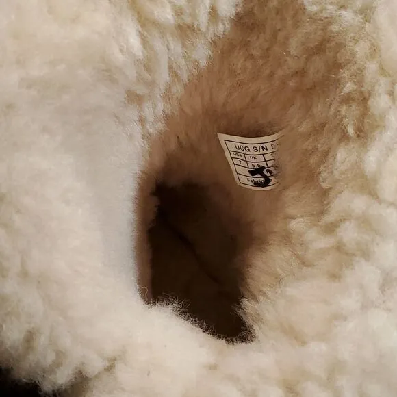 UGG Bailey Button Boots in Chestnut