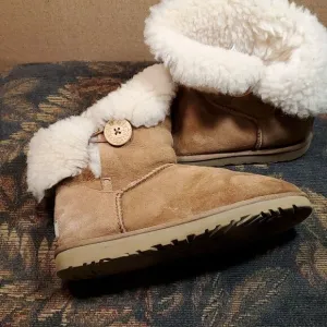 UGG Bailey Button Boots in Chestnut
