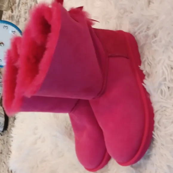 UGG® Big Girls SZ 6 /Women's 8 Bailey II Bow Cozy Shearling Lined Winter Boots