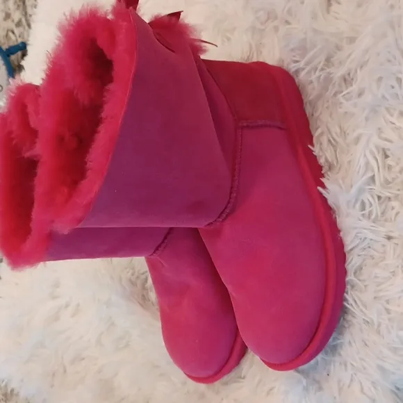 UGG® Big Girls SZ 6 /Women's 8 Bailey II Bow Cozy Shearling Lined Winter Boots