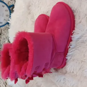UGG® Big Girls SZ 6 /Women's 8 Bailey II Bow Cozy Shearling Lined Winter Boots