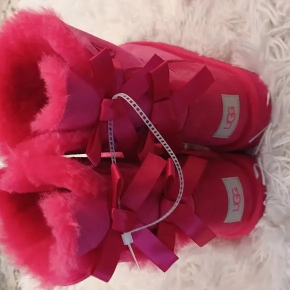 UGG® Big Girls SZ 6 /Women's 8 Bailey II Bow Cozy Shearling Lined Winter Boots