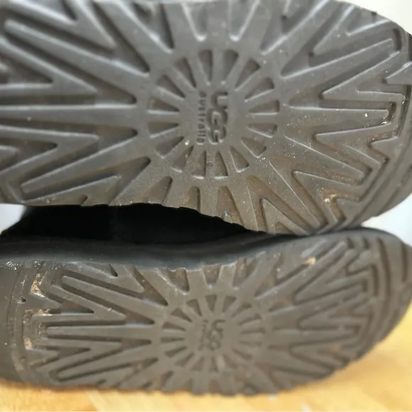 UGG Black Bailey button triple Suede shearling lined Boots size 7
