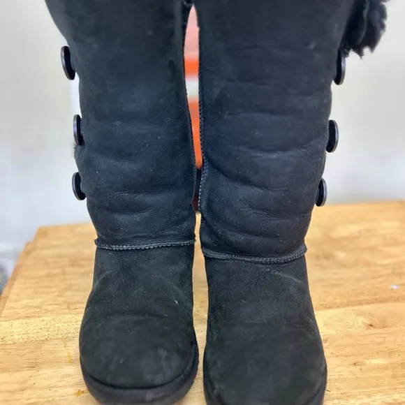 UGG Black Bailey button triple Suede shearling lined Boots size 7