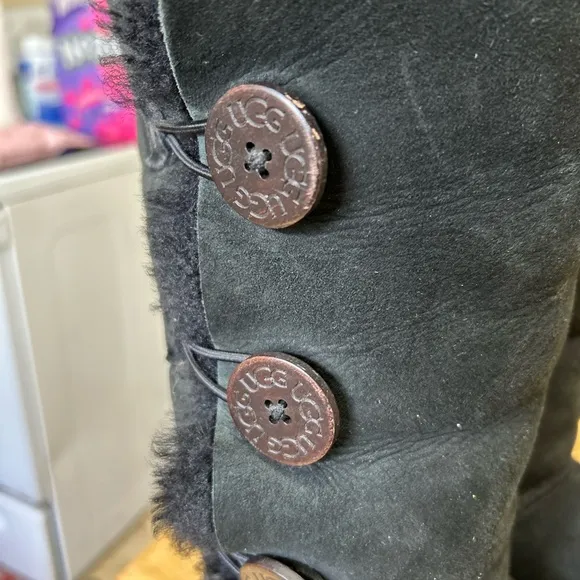 UGG Black Bailey button triple Suede shearling lined Boots size 7