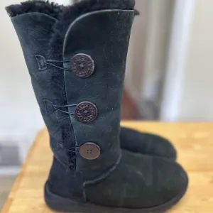 UGG Black Bailey button triple Suede shearling lined Boots size 7