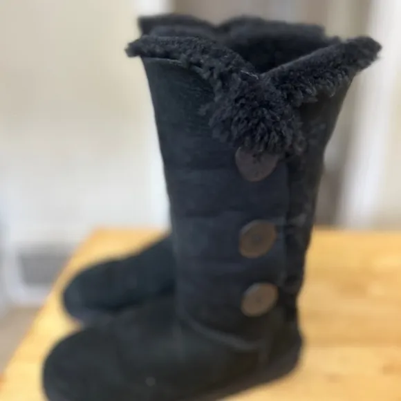UGG Black Bailey button triple Suede shearling lined Boots size 7