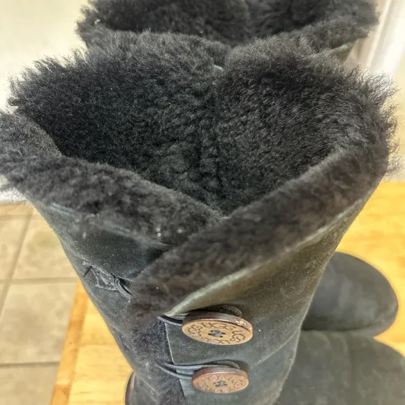 UGG Black Bailey button triple Suede shearling lined Boots size 7