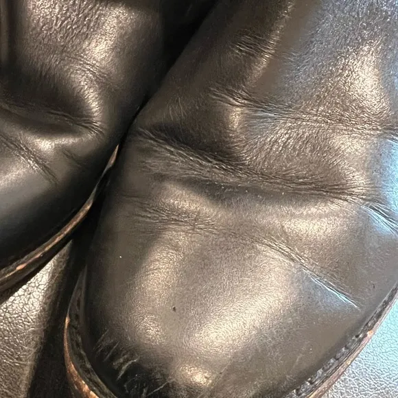 Ugg Black Leather Buckle Boots With Side Zipper Inner Sheep Skin for warmth Sz 8