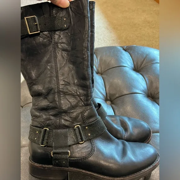Ugg Black Leather Buckle Boots With Side Zipper Inner Sheep Skin for warmth Sz 8