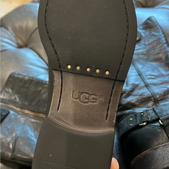Ugg Black Leather Buckle Boots With Side Zipper Inner Sheep Skin for warmth Sz 8