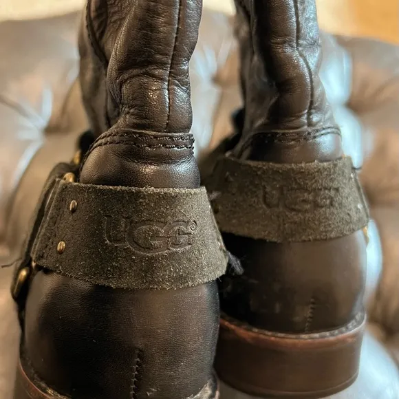 Ugg Black Leather Buckle Boots With Side Zipper Inner Sheep Skin for warmth Sz 8