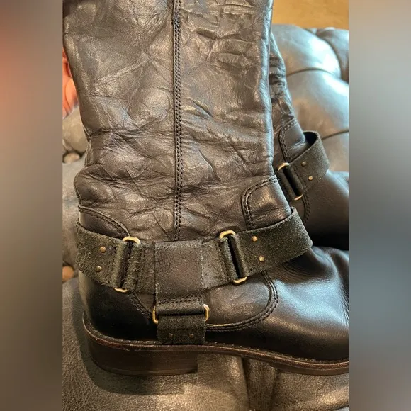 Ugg Black Leather Buckle Boots With Side Zipper Inner Sheep Skin for warmth Sz 8