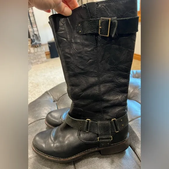 Ugg Black Leather Buckle Boots With Side Zipper Inner Sheep Skin for warmth Sz 8