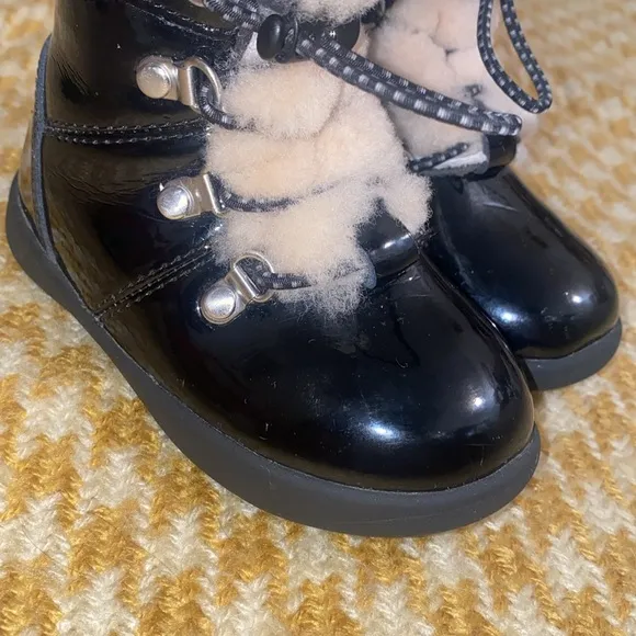 UGG Boots Black Patent Leather And Lamb Fur