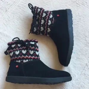 UGG Boots, Girls Size 2, Black Red &amp; Tan Heart Pattern. NEW