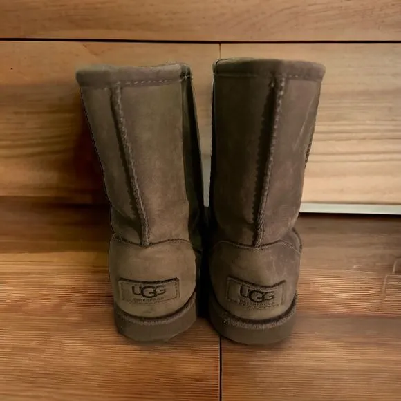 Ugg Boots Kids Waterproof Classic Short II Gray  Size 3