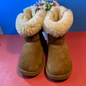 Ugg boots SZ 3 girls
