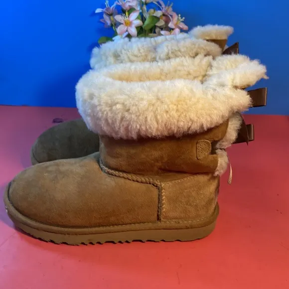 Ugg boots SZ 3 girls