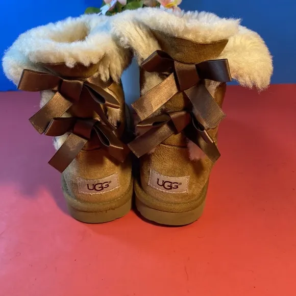 Ugg boots SZ 3 girls