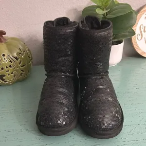 Ugg Boots SZ 3 Little girls