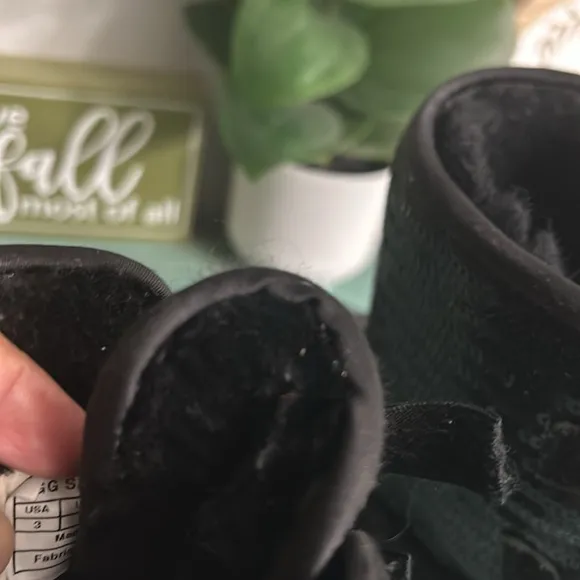 Ugg Boots SZ 3 Little girls
