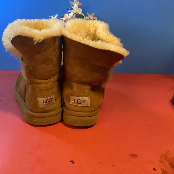 Ugg boots SZ 4 girls