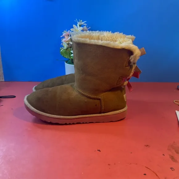 Ugg boots SZ 8 T
