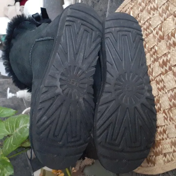 UGG BOWS SHORT BOOTS