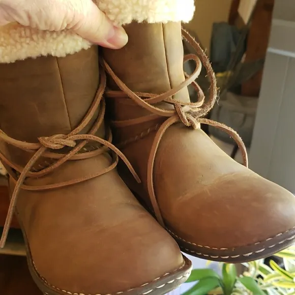 Ugg Brown Shearling Lined Boots