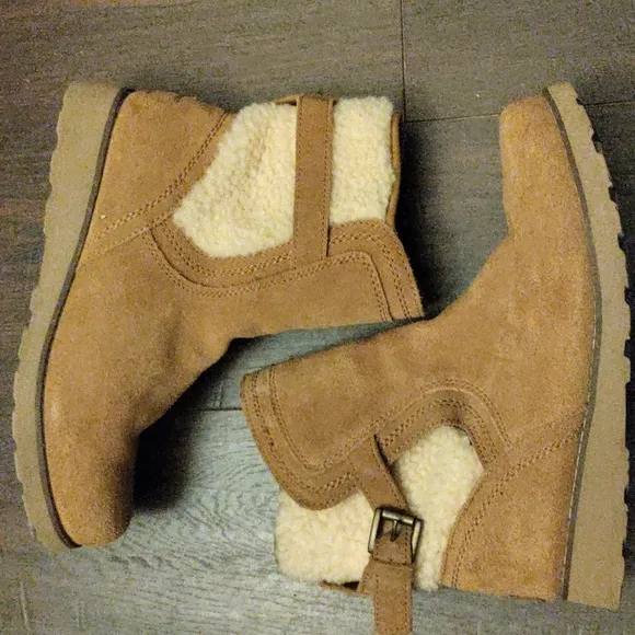 UGG® Chestnut &quot;Jayla&quot; Suede Short Boots