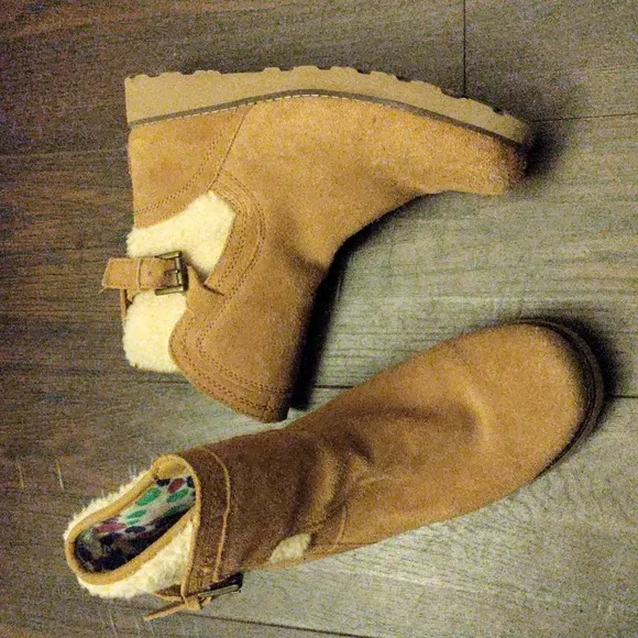 UGG® Chestnut &quot;Jayla&quot; Suede Short Boots